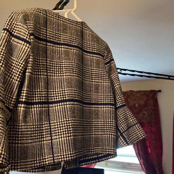 Black and white coverlet jacket bell sleeves - Picture 8 of 8